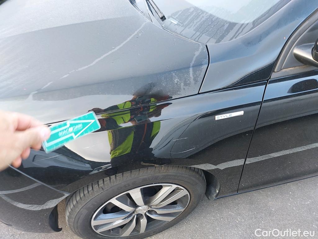  Peugeot  308 PEUGEOT  / 2017 / 5P / familiar SW Style BlueHDi 130 S&S #24
