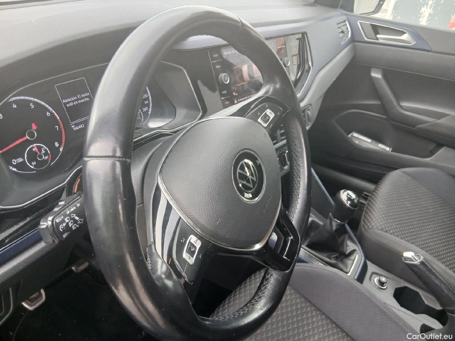  Volkswagen  Polo VOLKSWAGEN  / 2017 / 5P / berlina con portón United 1.0 TSI 81kW (110CV)(SP) #4