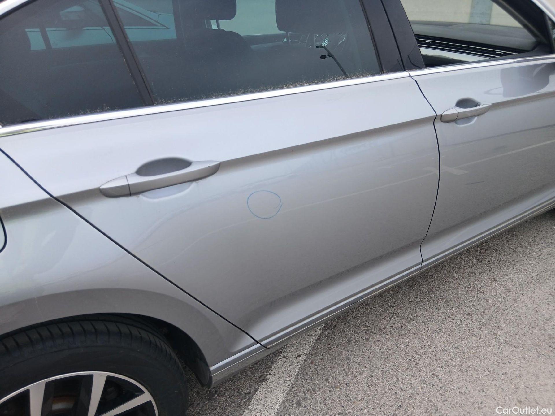  Volkswagen  Passat VOLKSWAGEN  / 2019 / 4P / sedán Executive 2.0 TDI 110kW (150CV) DSG #17