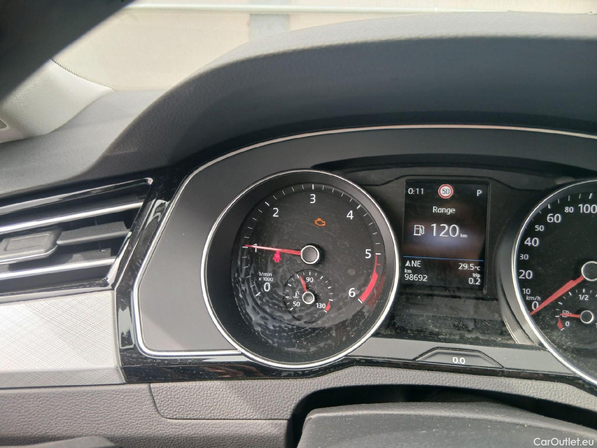  Volkswagen  Passat VOLKSWAGEN  / 2019 / 4P / sedán Executive 2.0 TDI 110kW (150CV) DSG #1