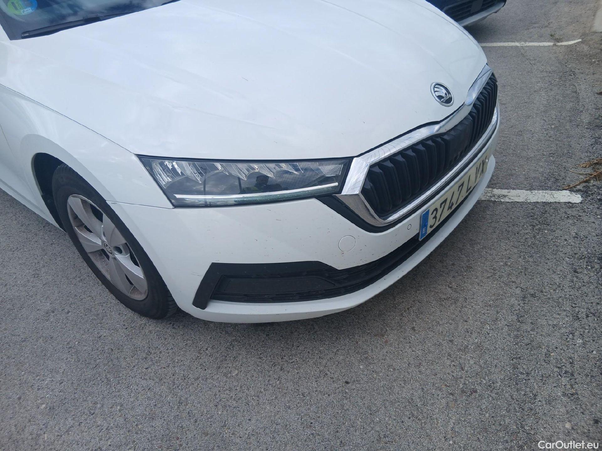  Skoda  Octavia SKODA  / 2020 / 5P / familiar Combi 1.0 TSI 81kW(110CV) DSG mHEV Ambi. #4