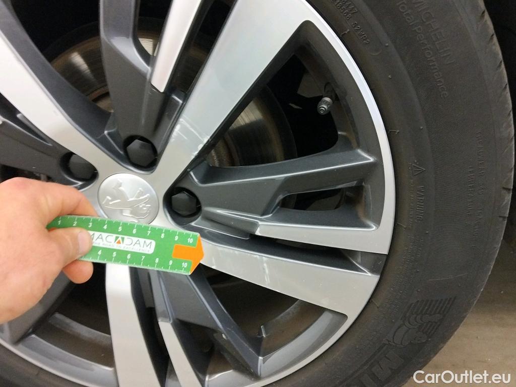  Peugeot  5008  Allure Pack 1.5 HDi 130CV AT8 7 Plazas E6d #8