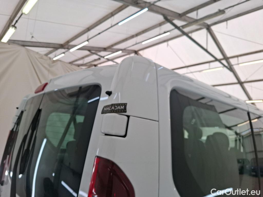 Renault  Trafic RENAULT  4p Combi Zen L1 Energy dCi 125 8 places #64