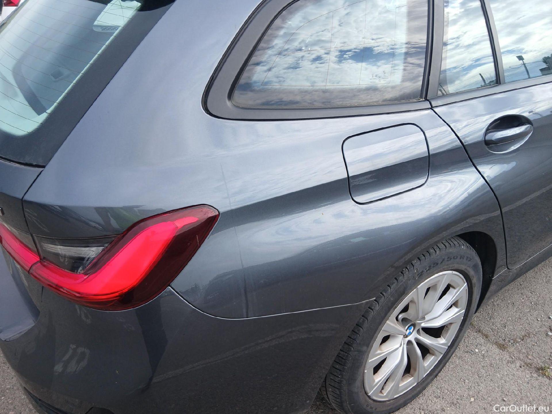  Bmw  Serie 3 BMW  / 2015 / 5P / familiar 318d Touring #16