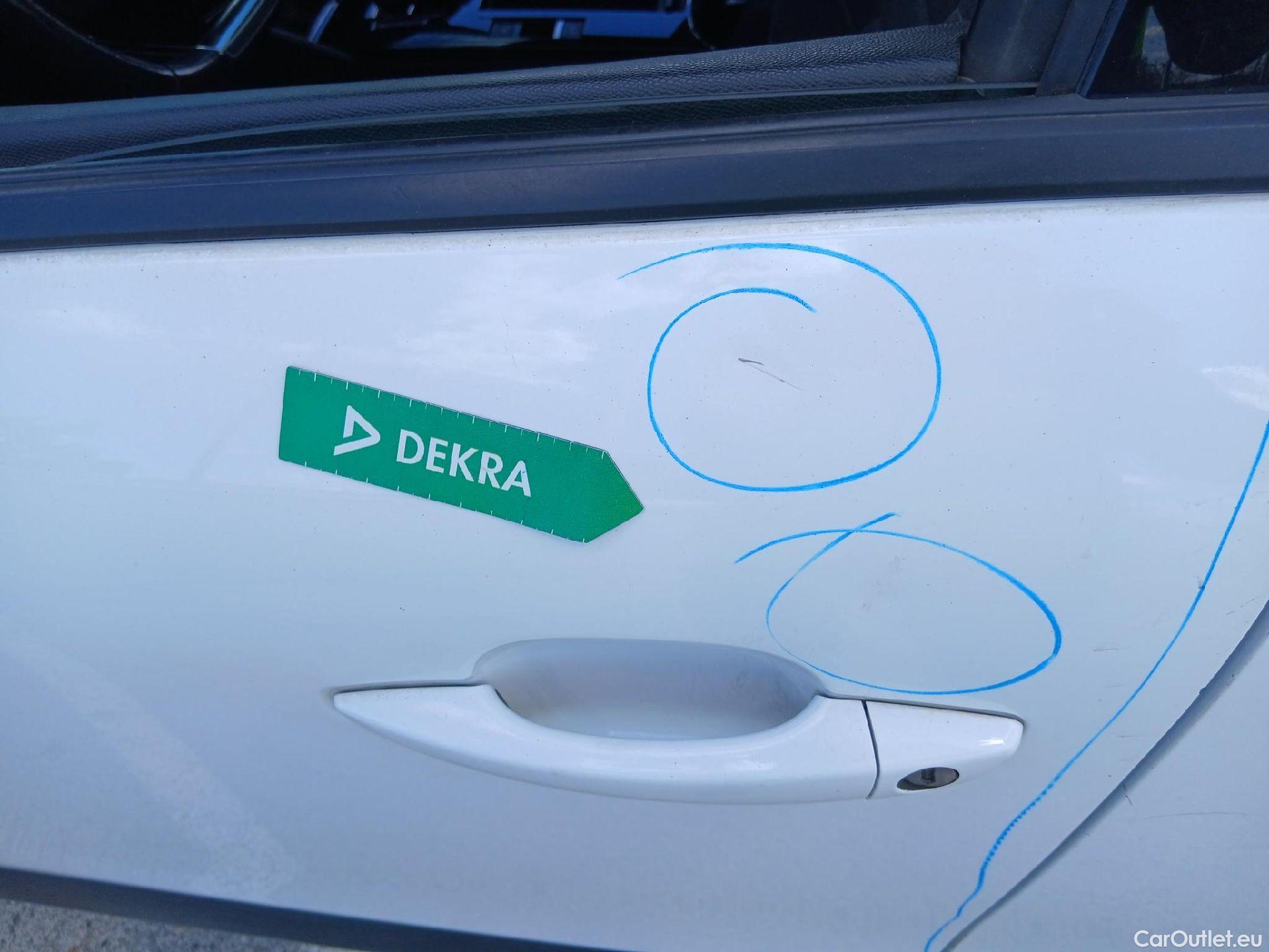  Citroen  C4 CITROEN ë- / 2020 / 5P / berlina con portón ë- eléctrico 100kW Feel Pack #20