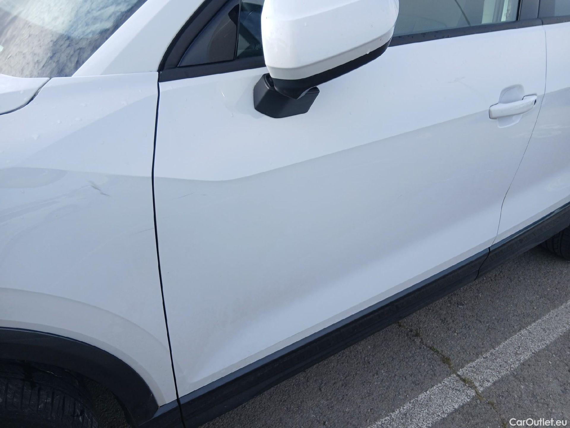  Audi  Q2 AUDI  / 2016 / 5P / todoterreno Design 30 TFSI 85kW (116CV) (AC) #9
