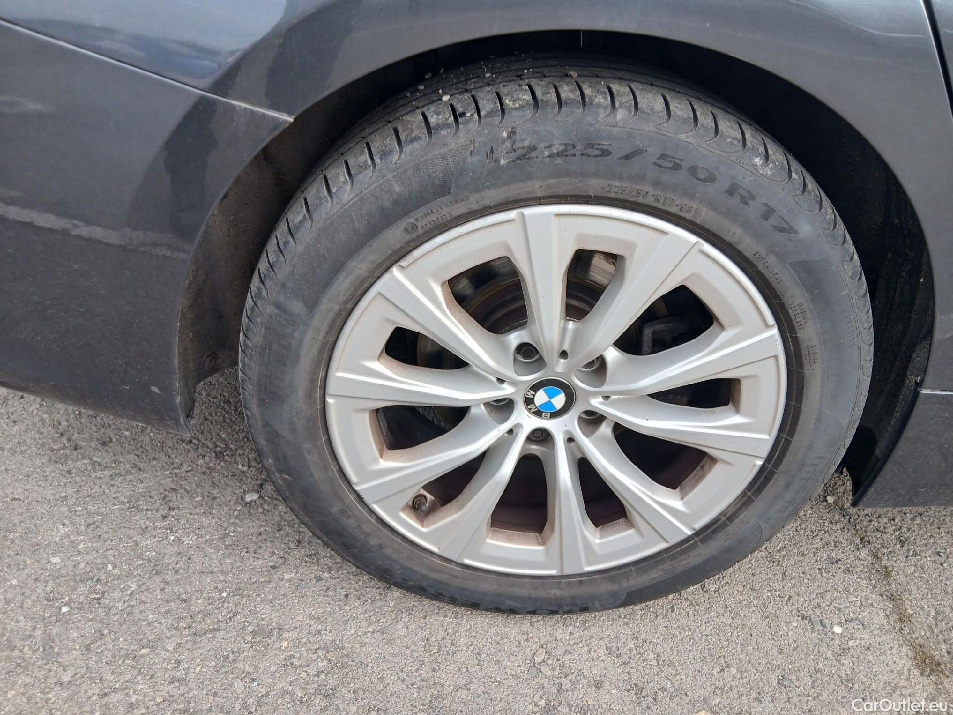  Bmw  Serie 3 BMW  / 2015 / 5P / familiar 318d Touring #17