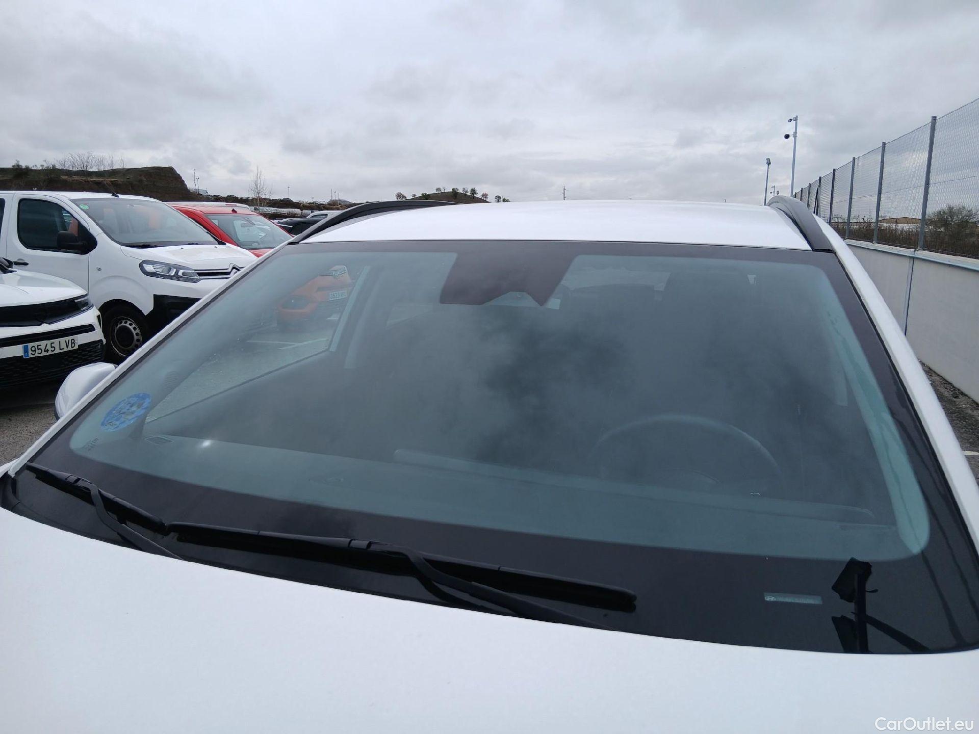  Hyundai  Konna HYUNDAI Kona / 2023 / 5P / todoterreno EV 150kW 65kWh Flexx #3