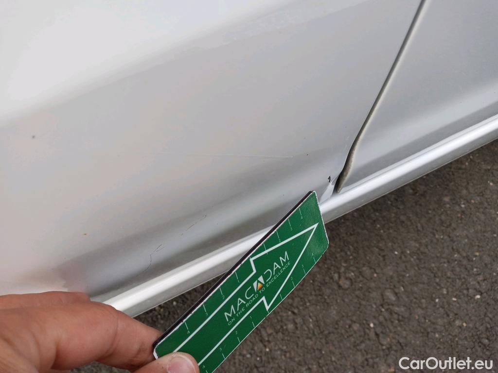  Hyundai  i10 HYUNDAI  / 2016 / 5P / berlina con portón 1.0 Klass Auto #5