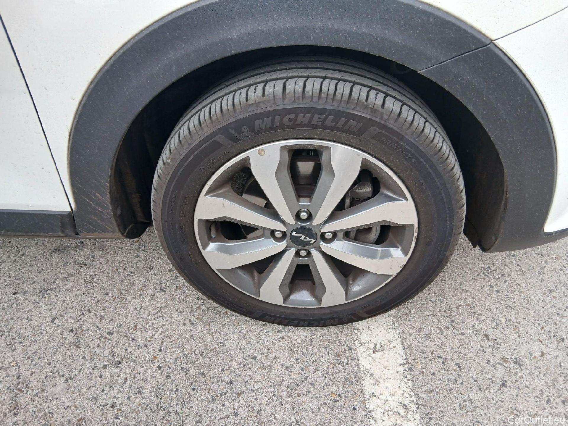  KIA  STONIC KIA  / 2017 / 5P / todoterreno 1.0 T-GDi 74kW (100CV) MHEV iMT Drive #39