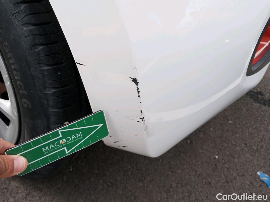  Hyundai  i10 HYUNDAI  / 2016 / 5P / berlina con portón 1.0 Klass Auto #28