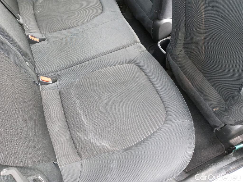  Hyundai  i10 HYUNDAI  / 2016 / 5P / berlina con portón 1.0 Klass Auto #13