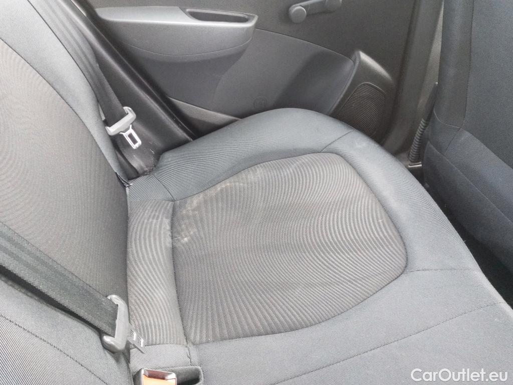  Hyundai  i10 HYUNDAI  / 2016 / 5P / berlina con portón 1.0 Klass Auto #14
