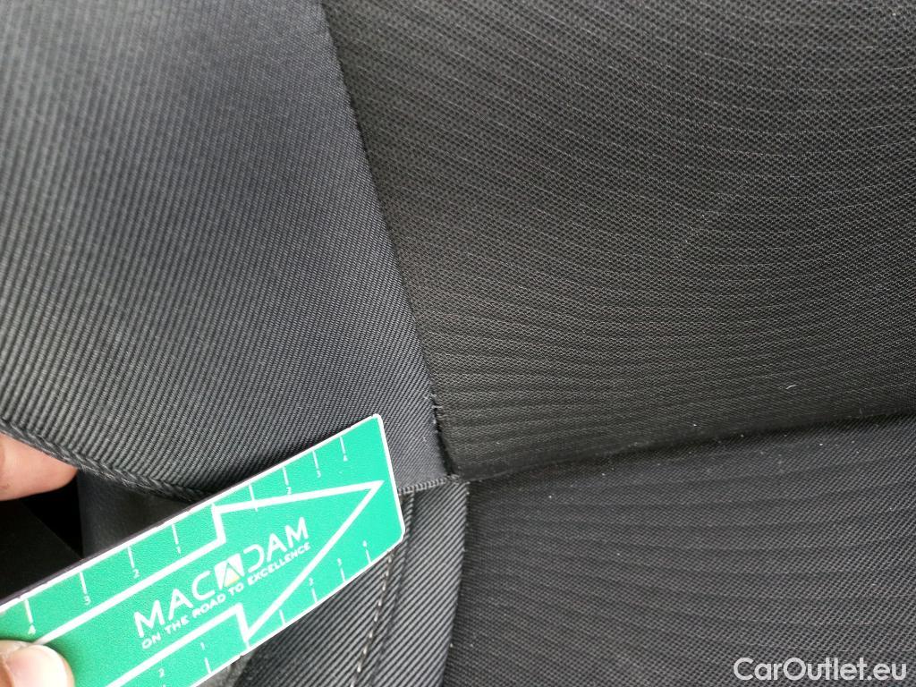  Hyundai  i10 HYUNDAI  / 2016 / 5P / berlina con portón 1.0 Klass Auto #7