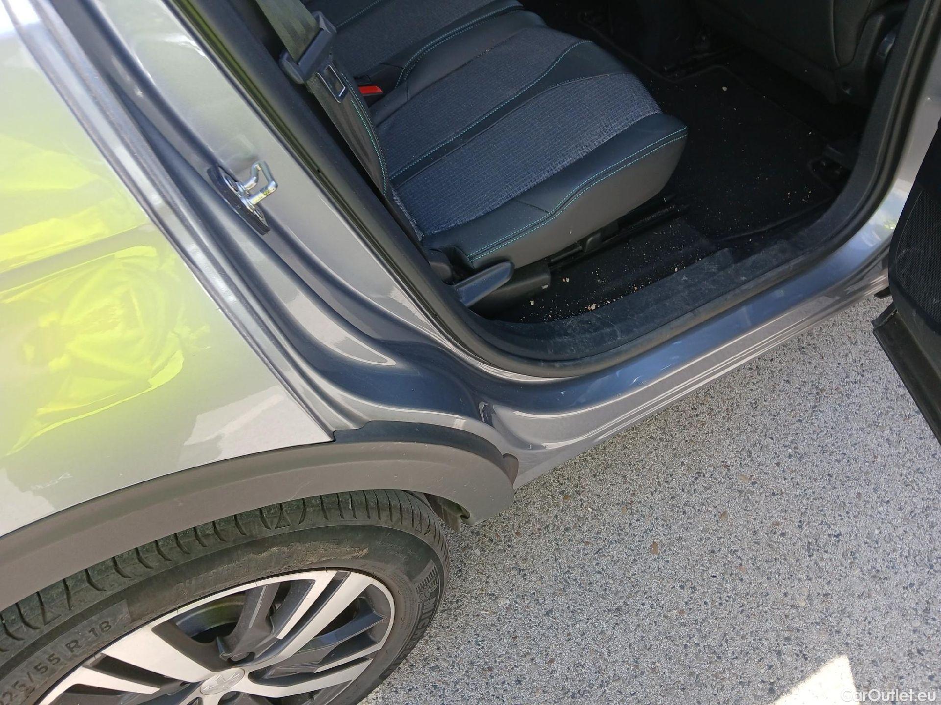  Peugeot  5008 PEUGEOT  / 2020 / 5P / todoterreno 1.5 BlueHDi 96kW (130CV) S&S Allure EAT8 #2