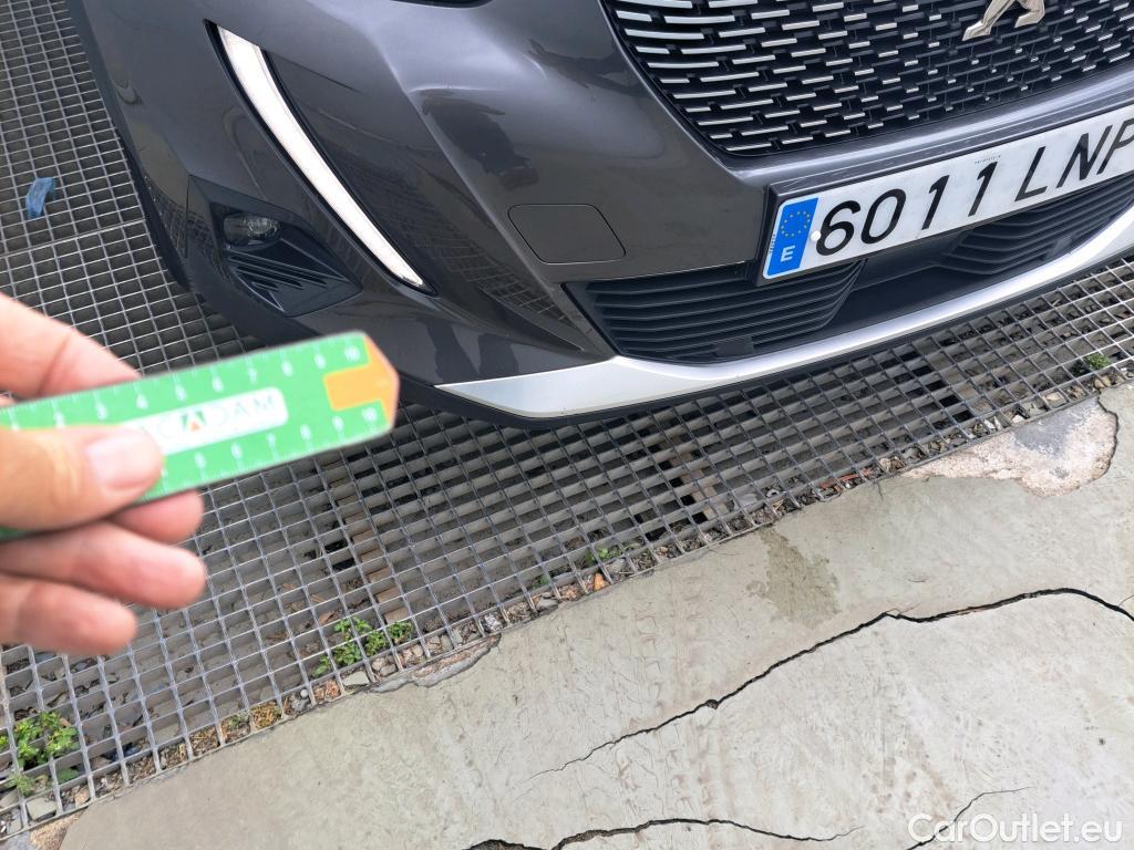  Peugeot  2008 PEUGEOT  / 2019 / 5P / todoterreno Allure Pack BlueHDI 81kW (110CV) (AC) #22