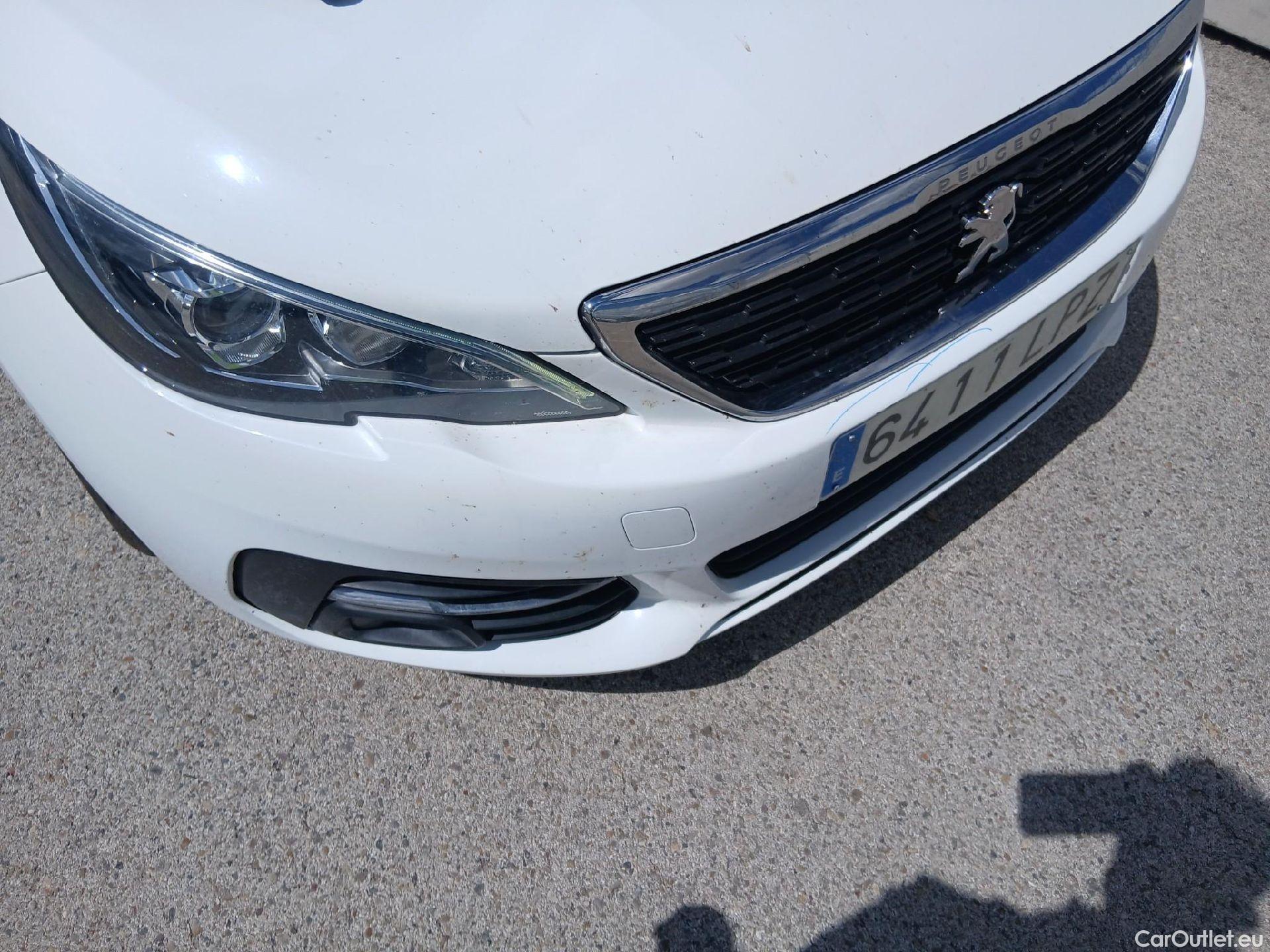  Peugeot  308 PEUGEOT  / 2017 / 5P / berlina con portón 5p Active Pack BlueHDi 130 S&S #6