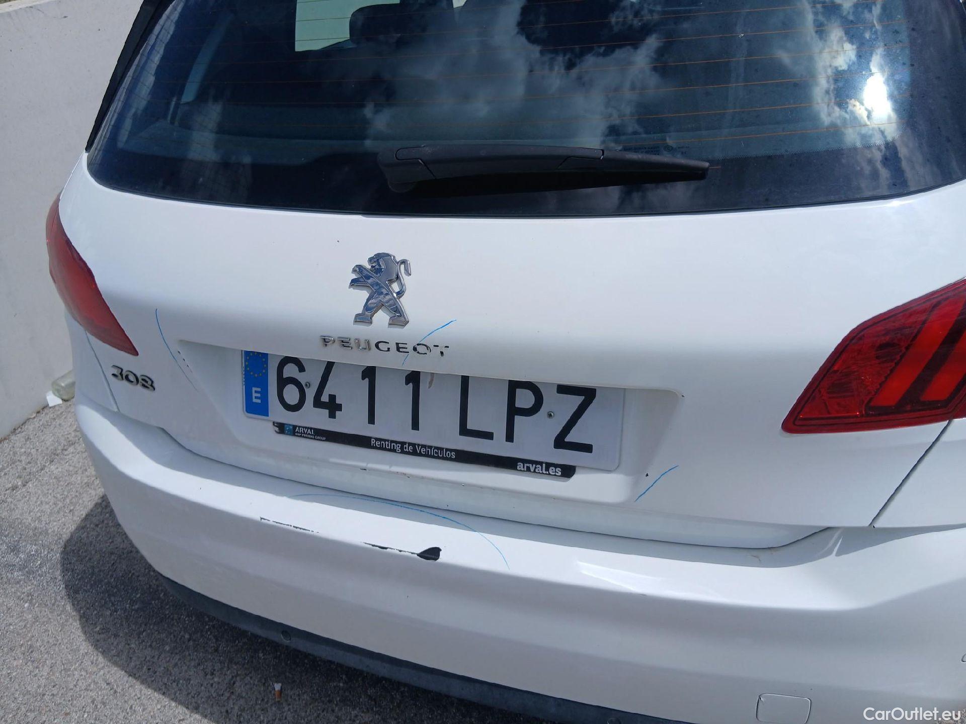  Peugeot  308 PEUGEOT  / 2017 / 5P / berlina con portón 5p Active Pack BlueHDi 130 S&S #25