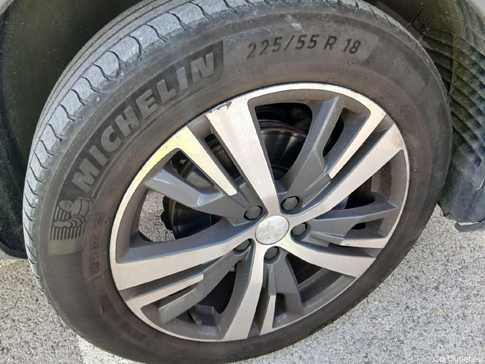  Peugeot  3008 PEUGEOT  / 2020 / 5P / todoterreno 1.5 BlueHDi 96kW S&S Allure Pack EAT8 #56