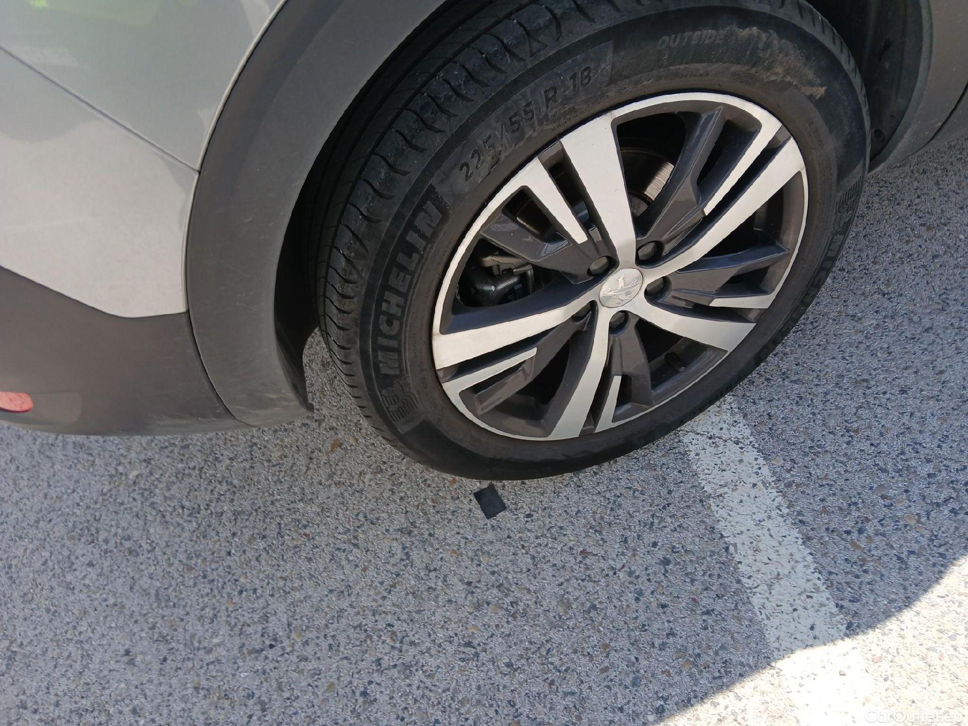  Peugeot  5008 PEUGEOT  / 2020 / 5P / todoterreno 1.5 BlueHDi 96kW (130CV) S&S Allure EAT8 #35