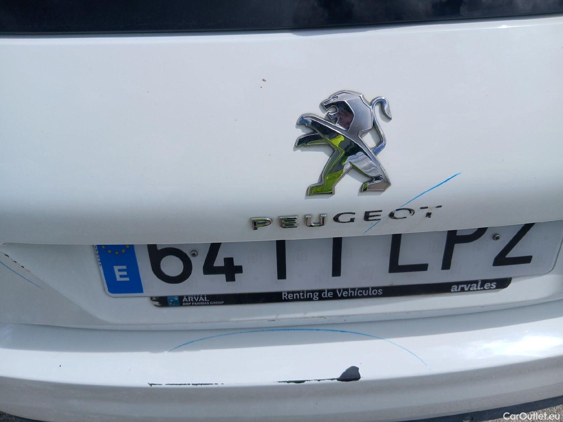  Peugeot  308 PEUGEOT  / 2017 / 5P / berlina con portón 5p Active Pack BlueHDi 130 S&S #27