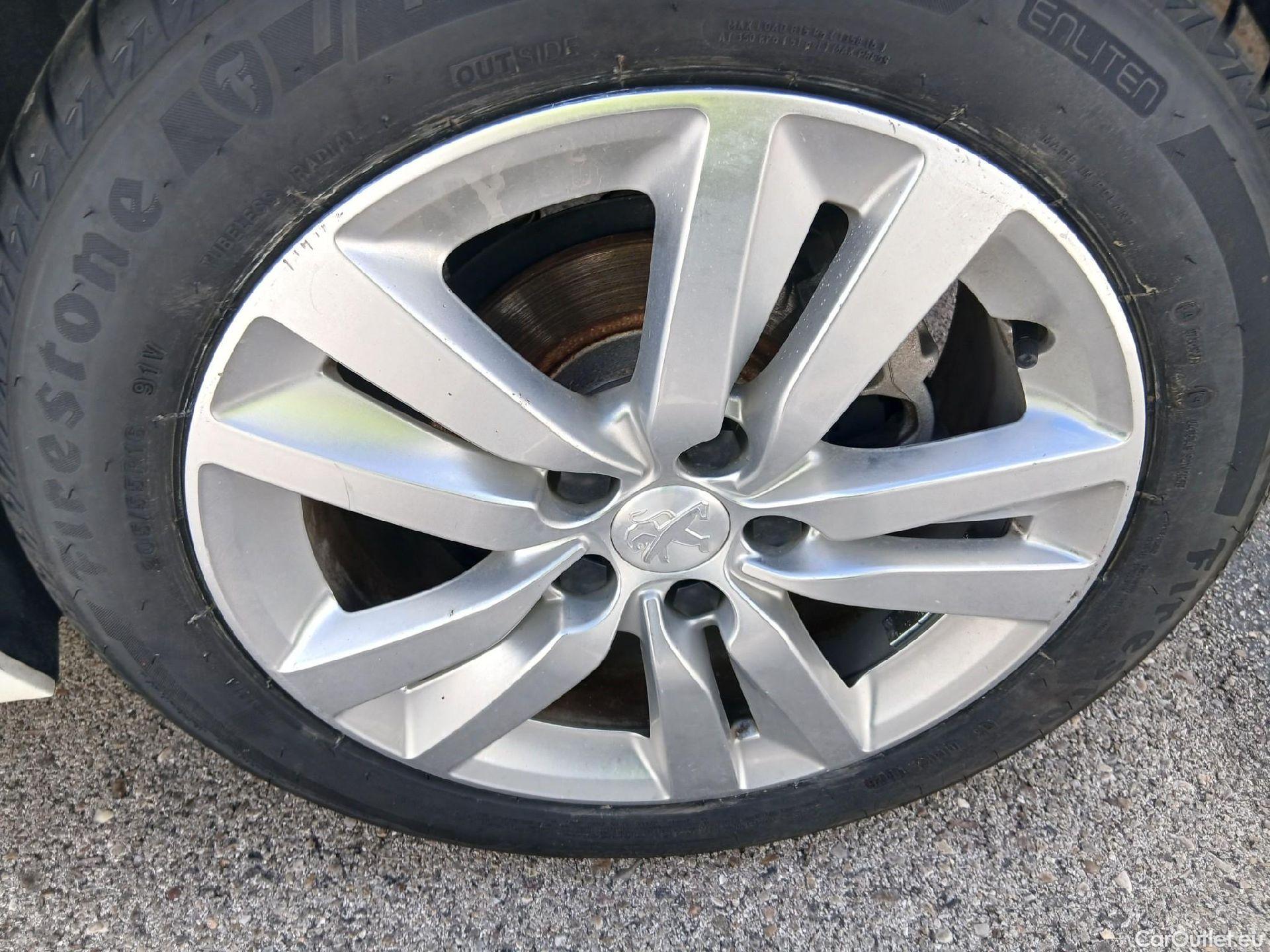  Peugeot  308 PEUGEOT  / 2017 / 5P / berlina con portón 5p Active Pack BlueHDi 130 S&S #18