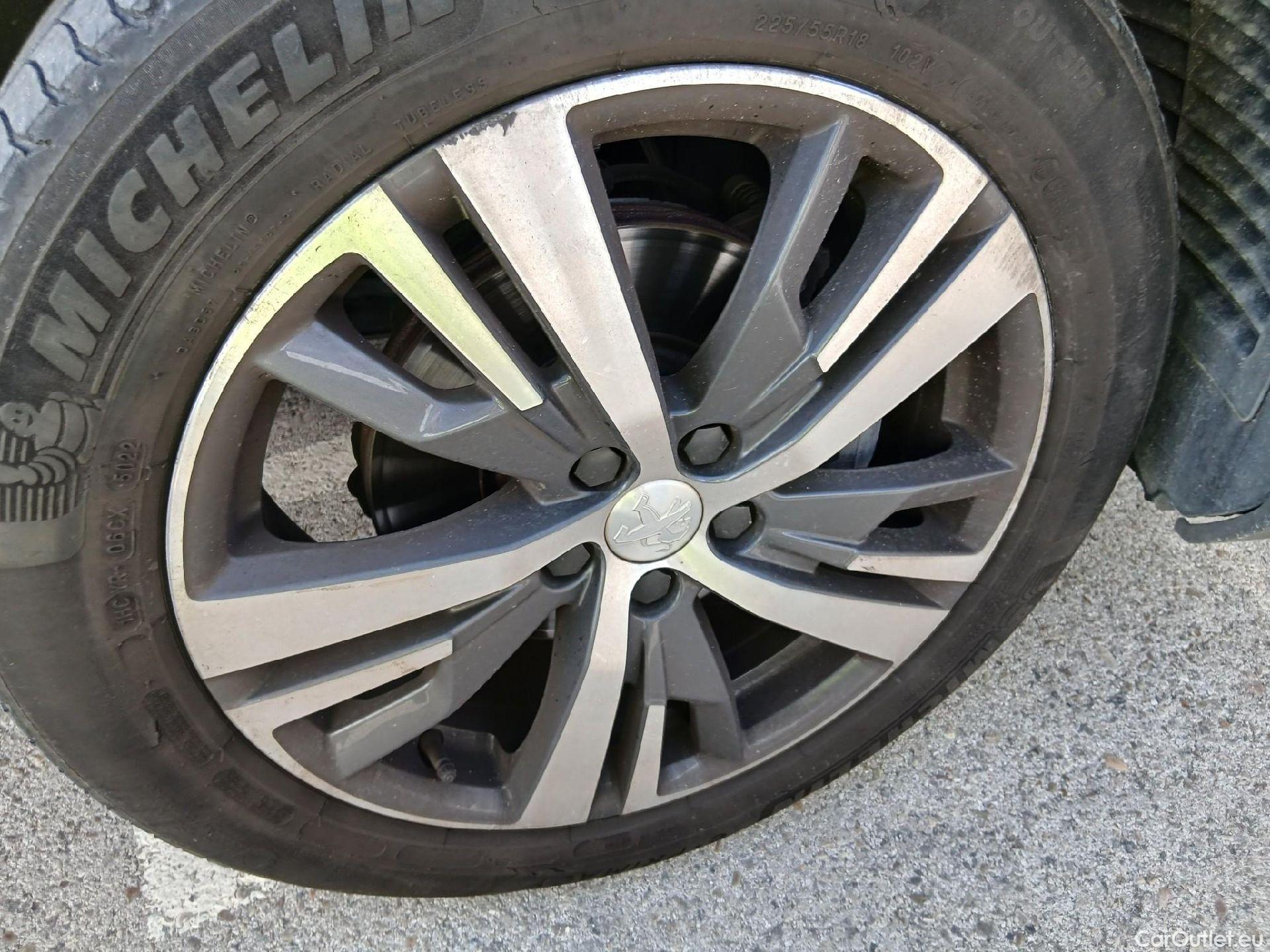  Peugeot  3008 PEUGEOT  / 2020 / 5P / todoterreno 1.5 BlueHDi 96kW S&S Allure Pack EAT8 #53