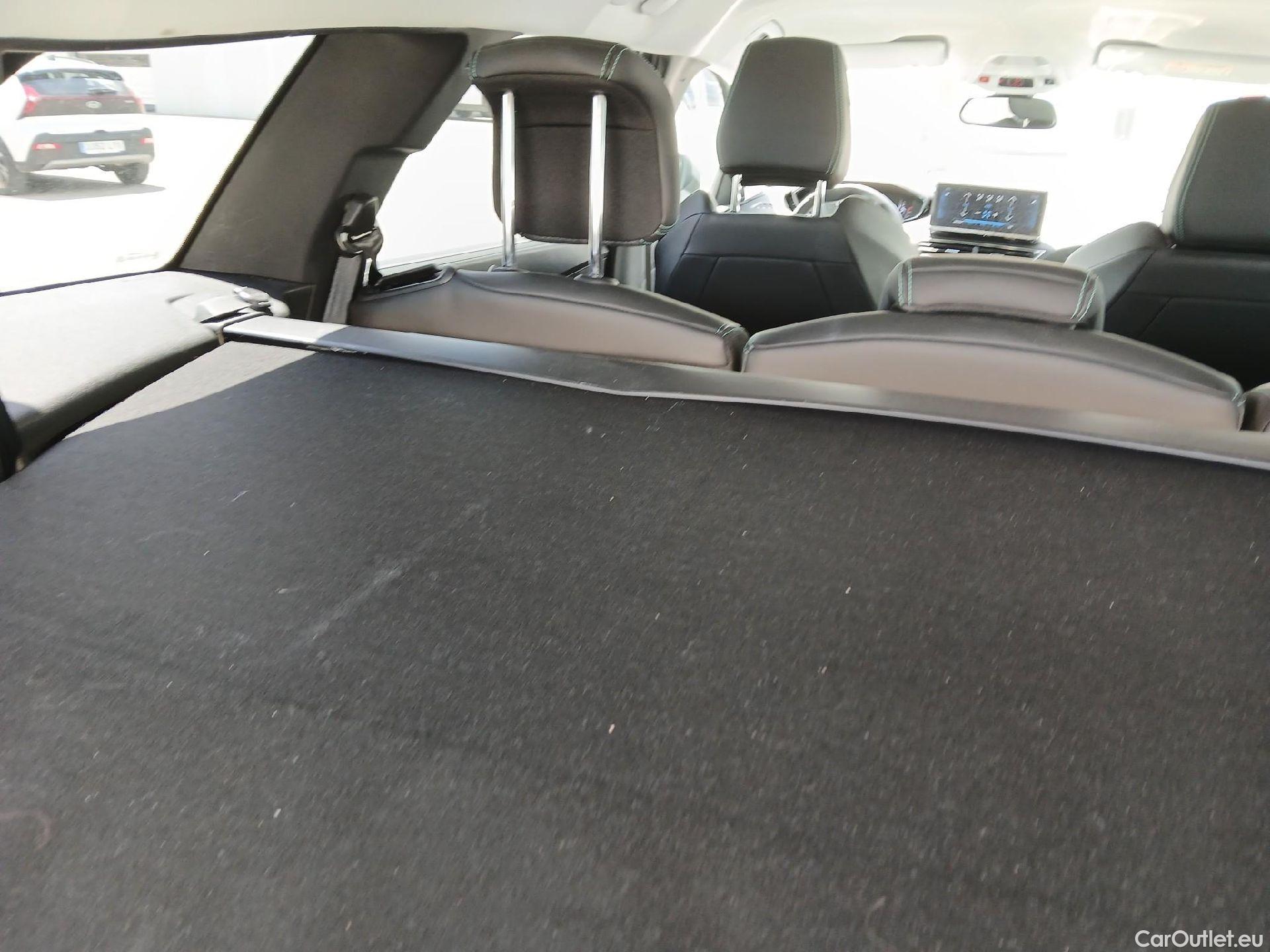  Peugeot  5008 PEUGEOT  / 2020 / 5P / todoterreno 1.5 BlueHDi 96kW (130CV) S&S Allure EAT8 #3