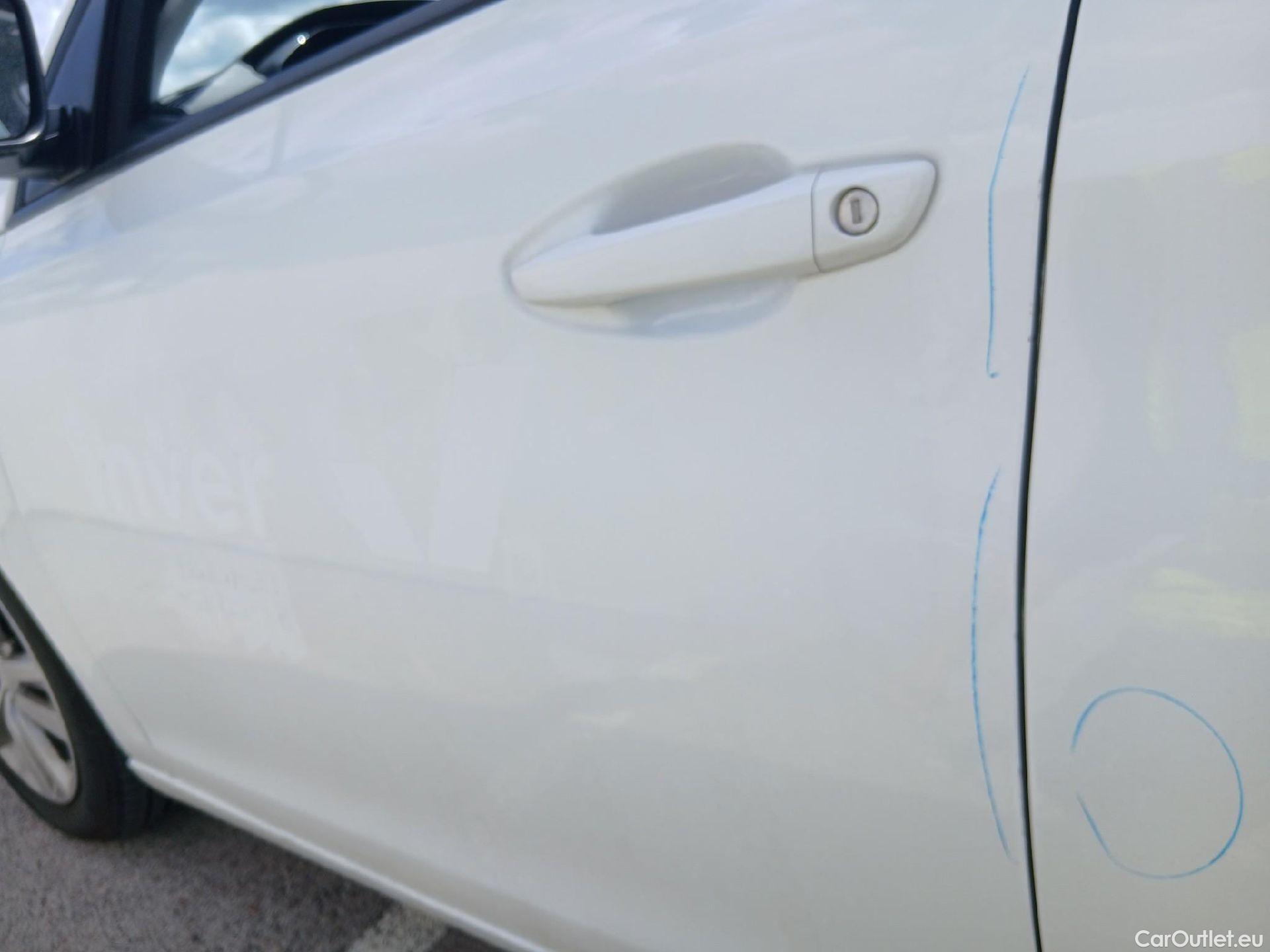  Peugeot  308 PEUGEOT  / 2017 / 5P / berlina con portón 5p Active Pack BlueHDi 130 S&S #11