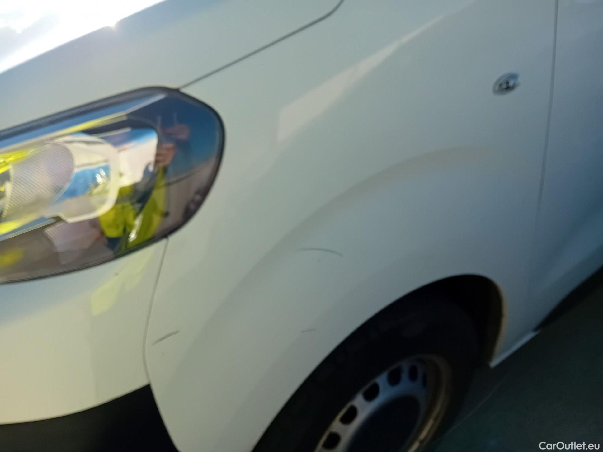  Peugeot  Expert PEUGEOT  / 2016 / 4P / furgón Furgón Premium 2.0 BlueHDi 120 Standard #32