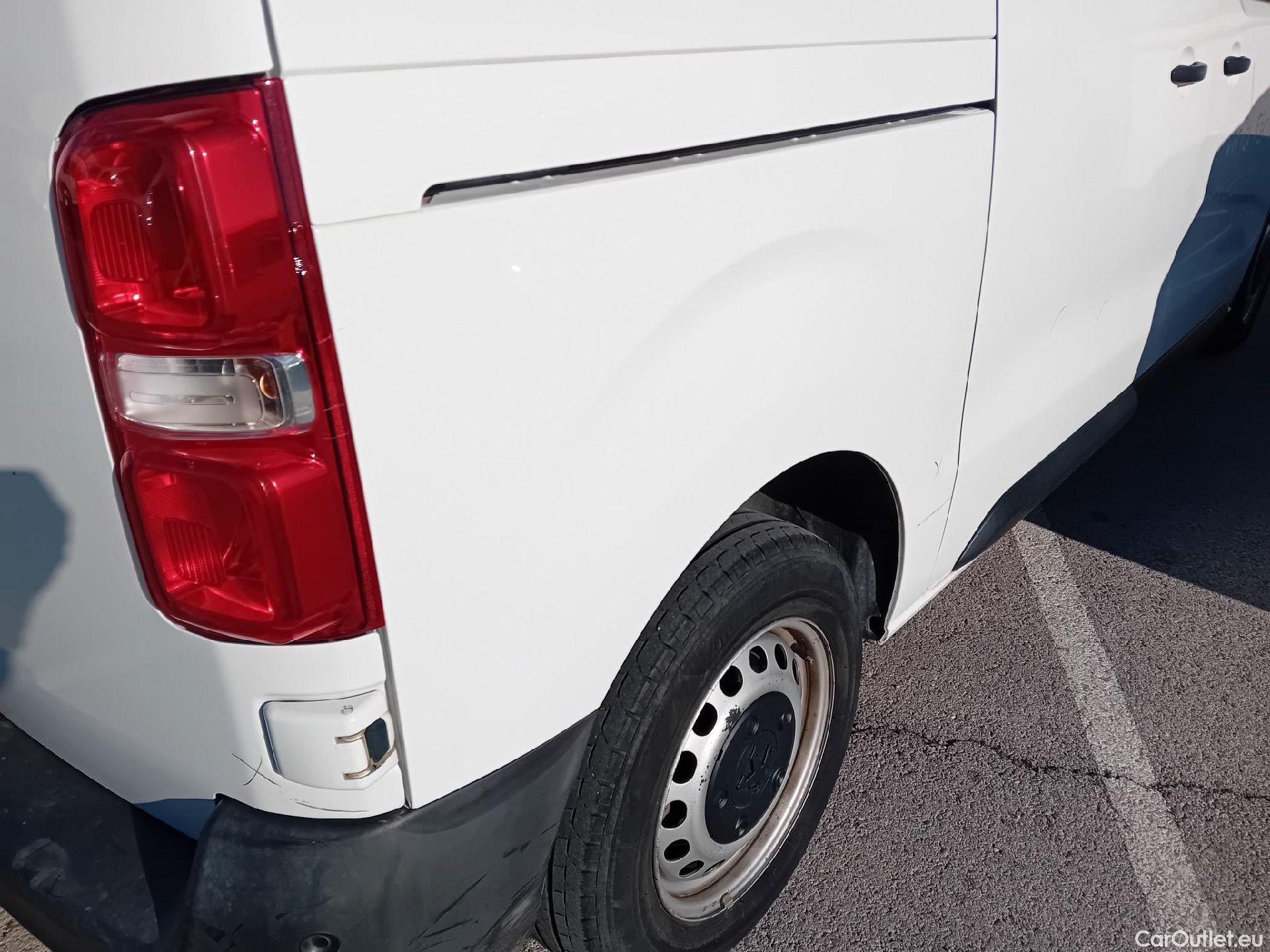  Peugeot  Expert PEUGEOT  / 2016 / 4P / furgón Furgón Premium 2.0 BlueHDi 120 Standard #25