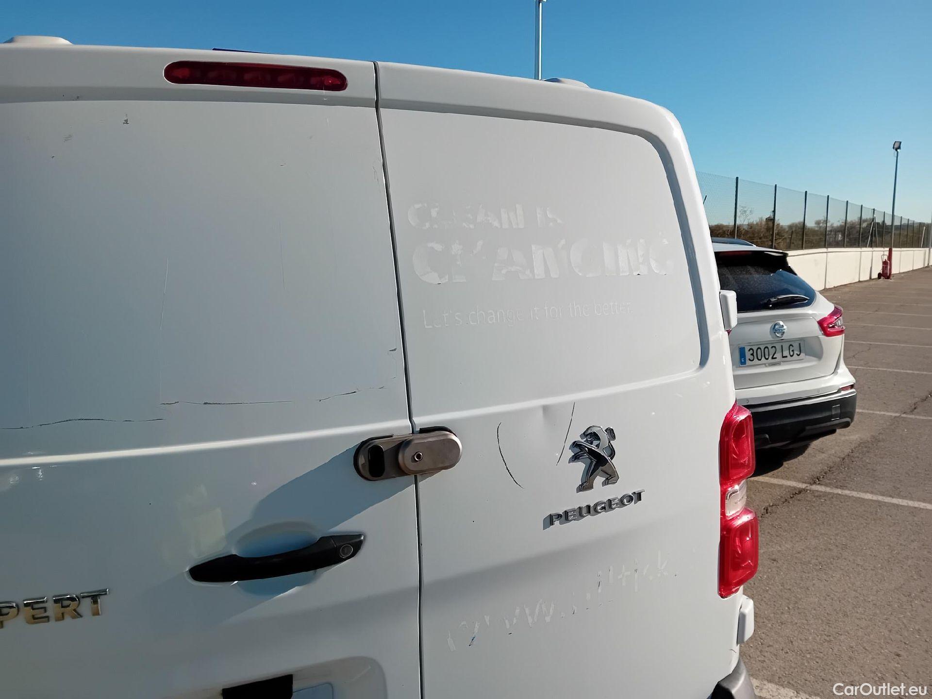  Peugeot  Expert PEUGEOT  / 2016 / 4P / furgón Furgón Premium 2.0 BlueHDi 120 Standard #17