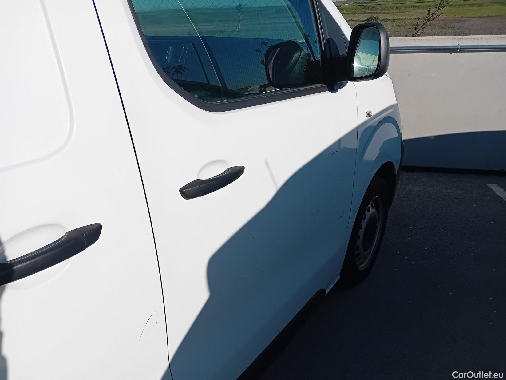  Peugeot  Expert PEUGEOT  / 2016 / 4P / furgón Furgón Premium 2.0 BlueHDi 120 Standard #31