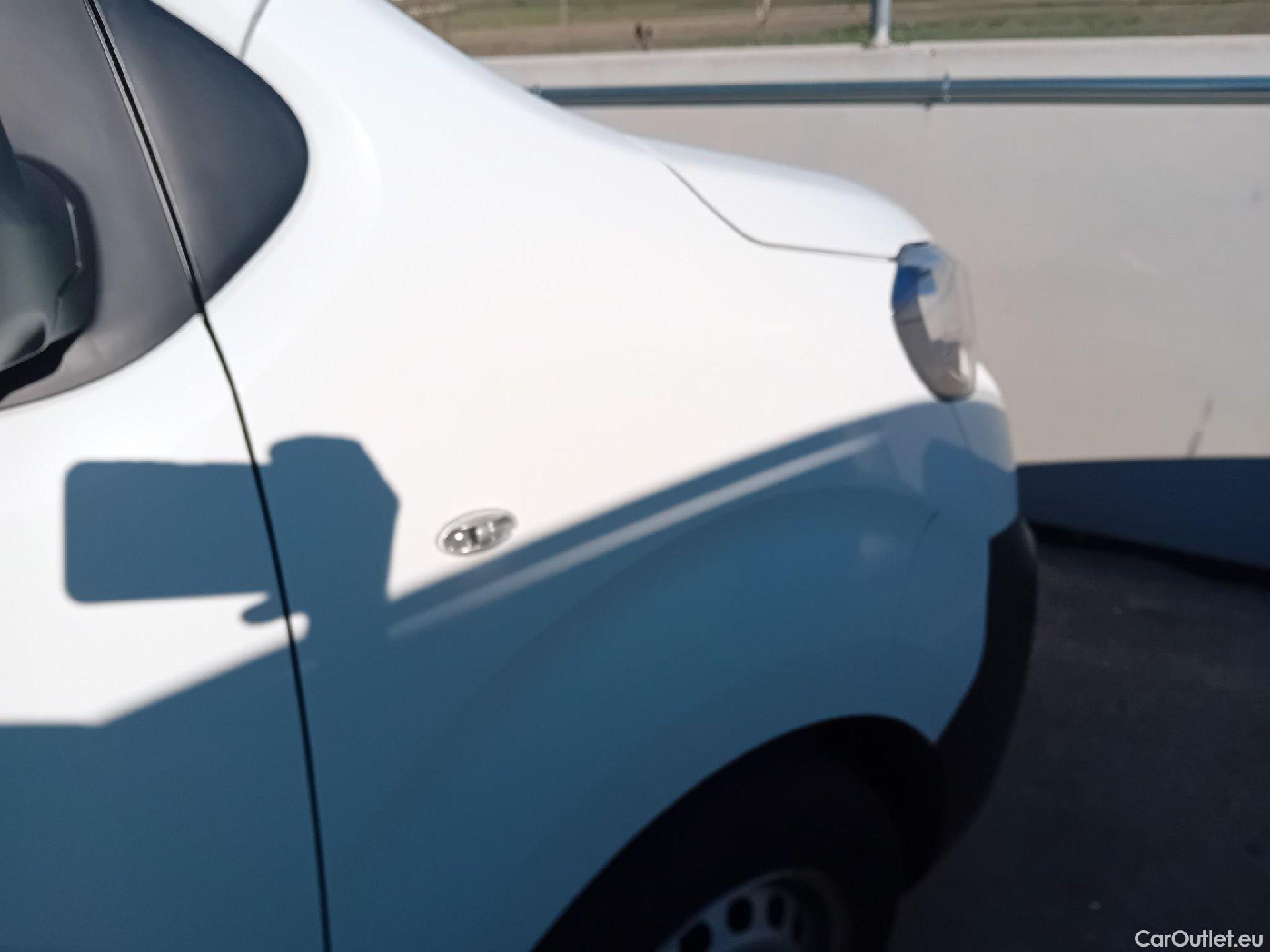  Peugeot  Expert PEUGEOT  / 2016 / 4P / furgón Furgón Premium 2.0 BlueHDi 120 Standard #27