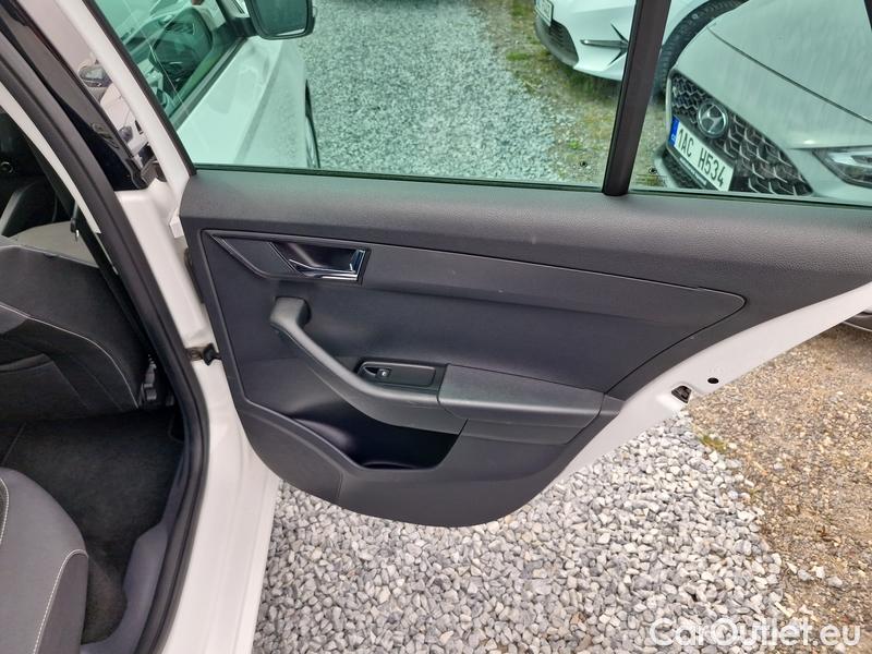  Skoda  Fabia  Combi (2015) Com.1.0TSI 70 Ambition AT #14
