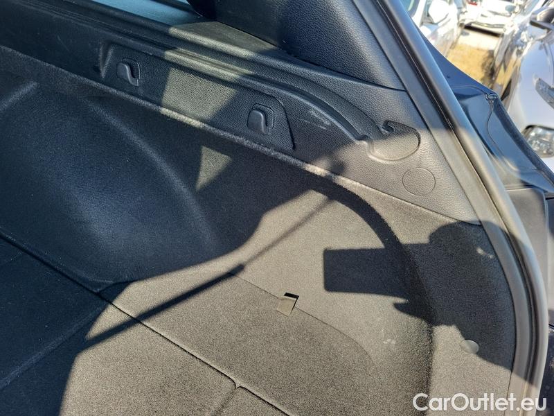  KIA  Cee'd Ceed  (CD) (2018->) Ceed SW 1.5 T-GDI 118 Top AT #17