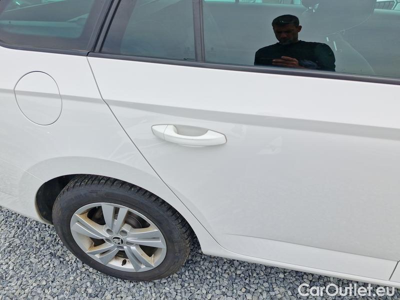  Skoda  Fabia  Combi (2015) Com.1.0TSI 70 Ambition AT #17