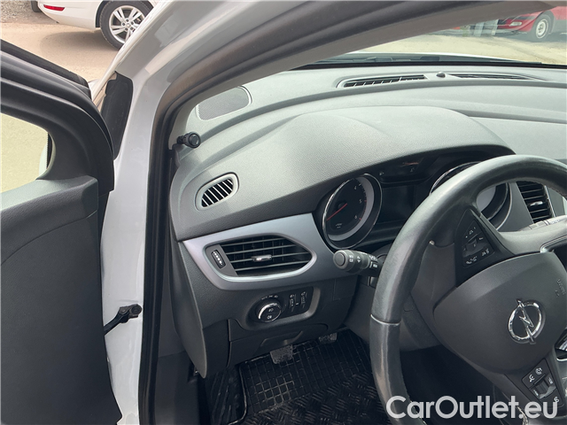  Opel  Astra ST 1.5CDTi 77 Edition 5d #17