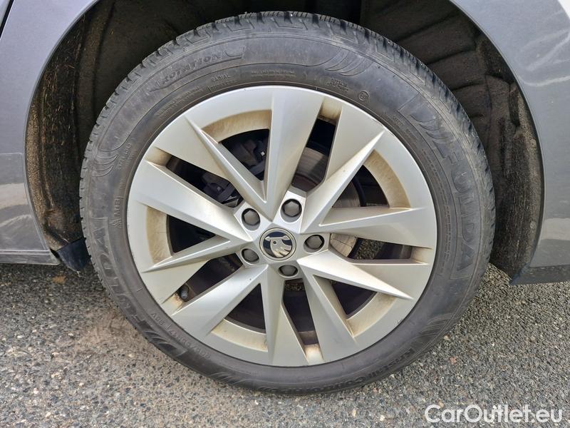  Skoda  Octavia  Lim. (NX3)(2020) Oct.Combi 2.0TDI 85 Style #14