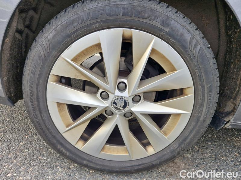  Skoda  Octavia  Lim. (NX3)(2020) Oct.Combi 2.0TDI 85 Style #8