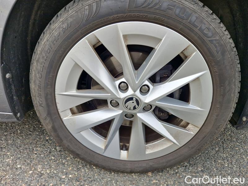  Skoda  Octavia  Lim. (NX3)(2020) Oct.Combi 2.0TDI 85 Style #10