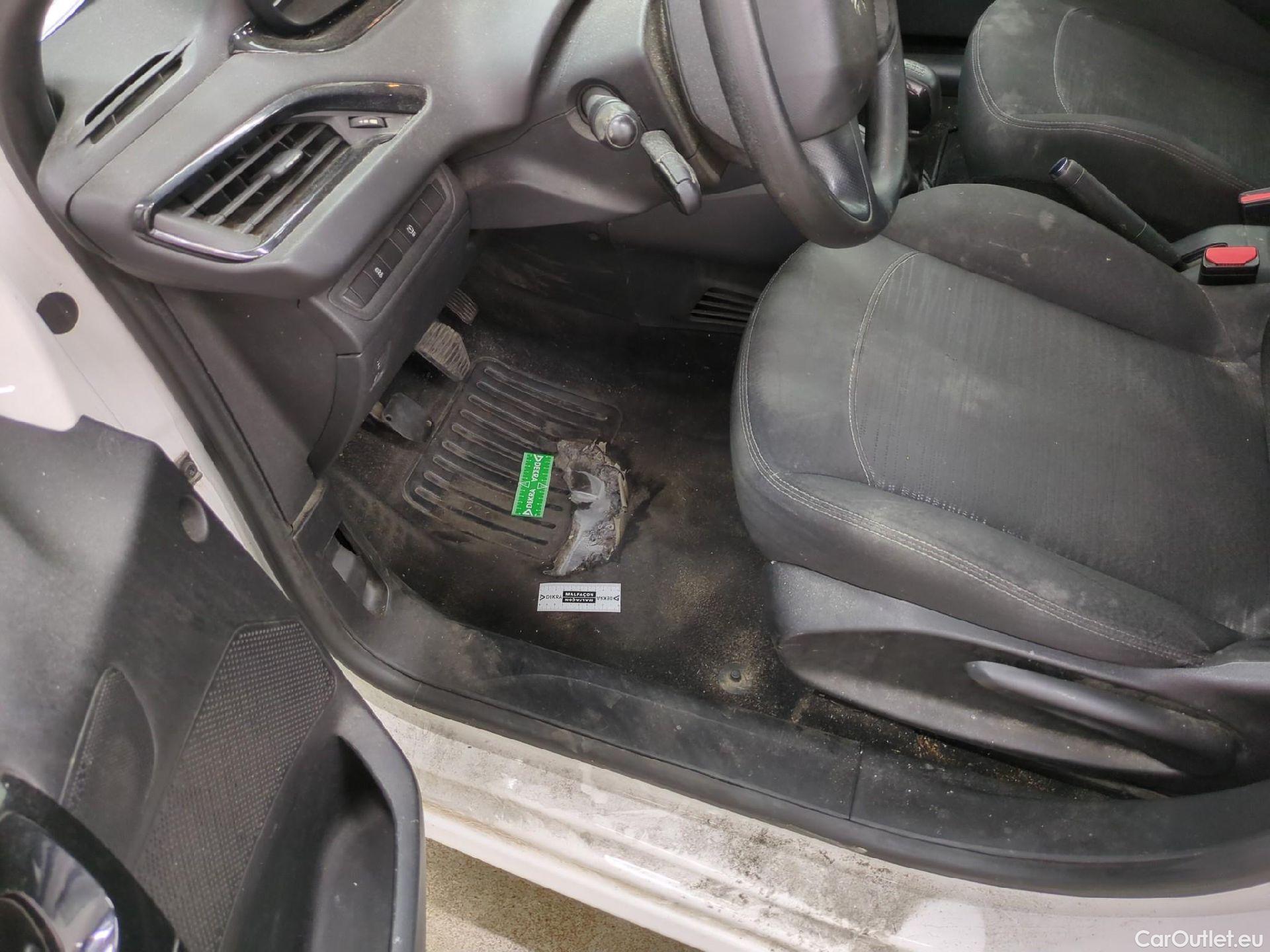  Peugeot  208  Affaire Premium 1.6 HDi 75CV BVM5 E6 #57