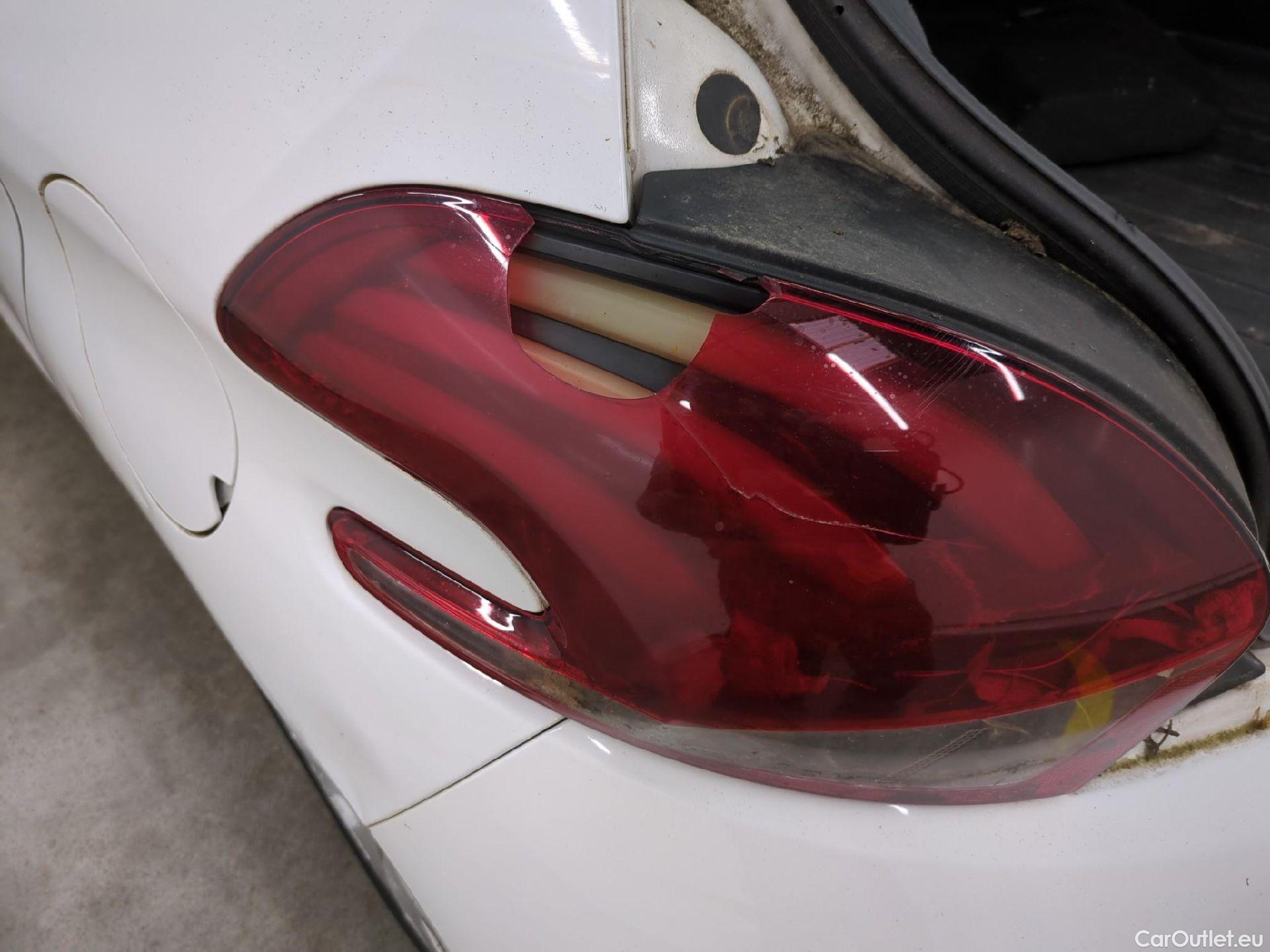  Peugeot  208  Affaire Premium 1.6 HDi 75CV BVM5 E6 #5