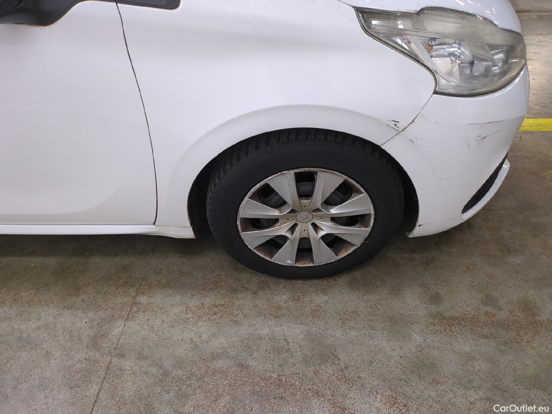  Peugeot  208  Affaire Premium 1.6 HDi 75CV BVM5 E6 #16