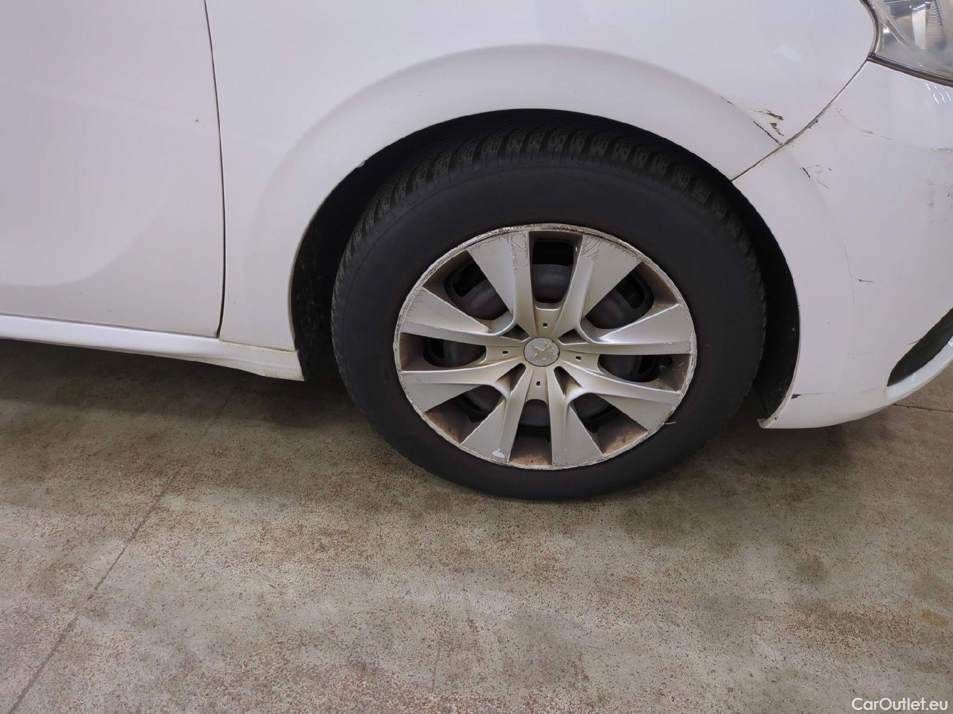  Peugeot  208  Affaire Premium 1.6 HDi 75CV BVM5 E6 #22