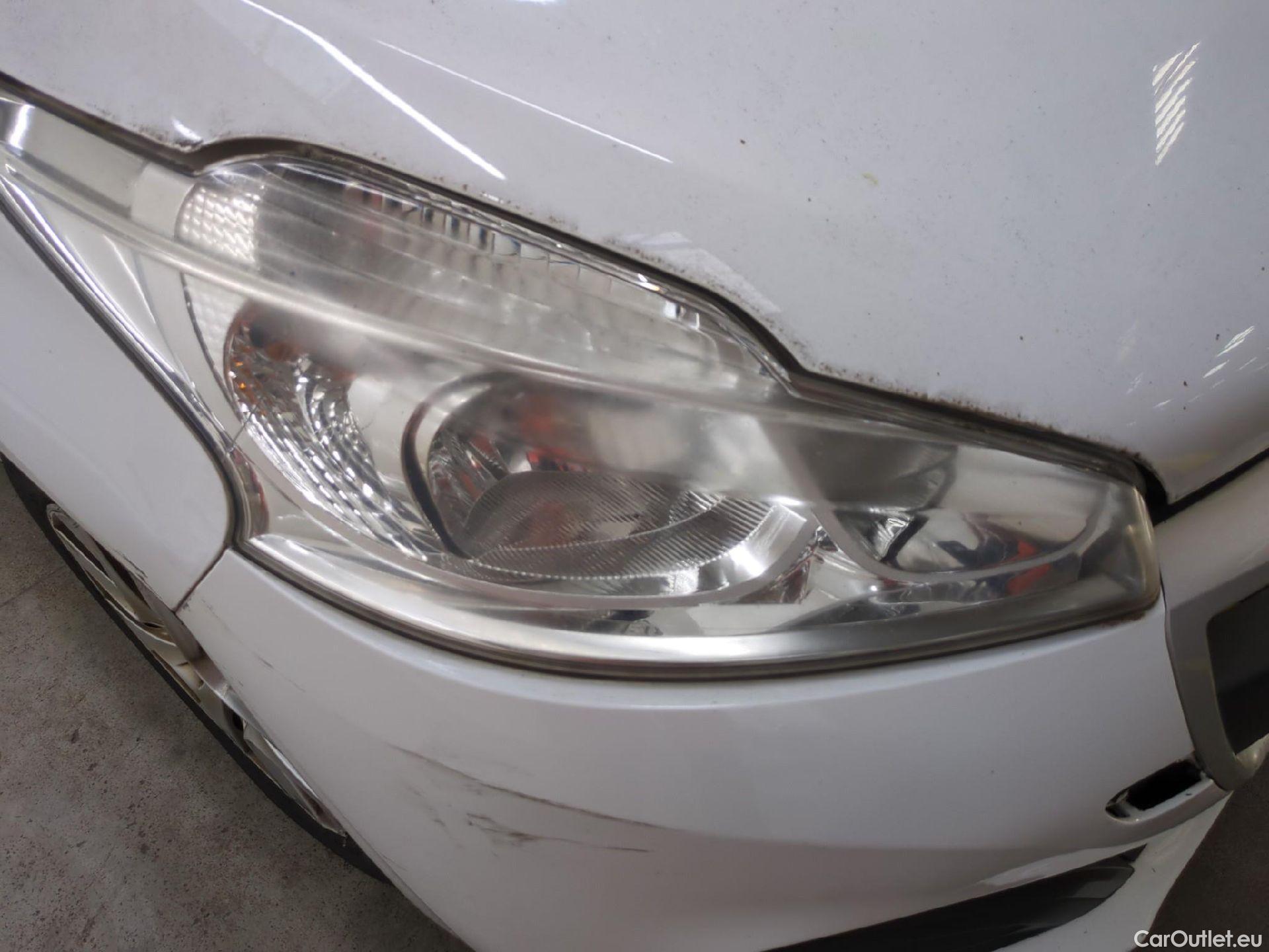  Peugeot  208  Affaire Premium 1.6 HDi 75CV BVM5 E6 #122