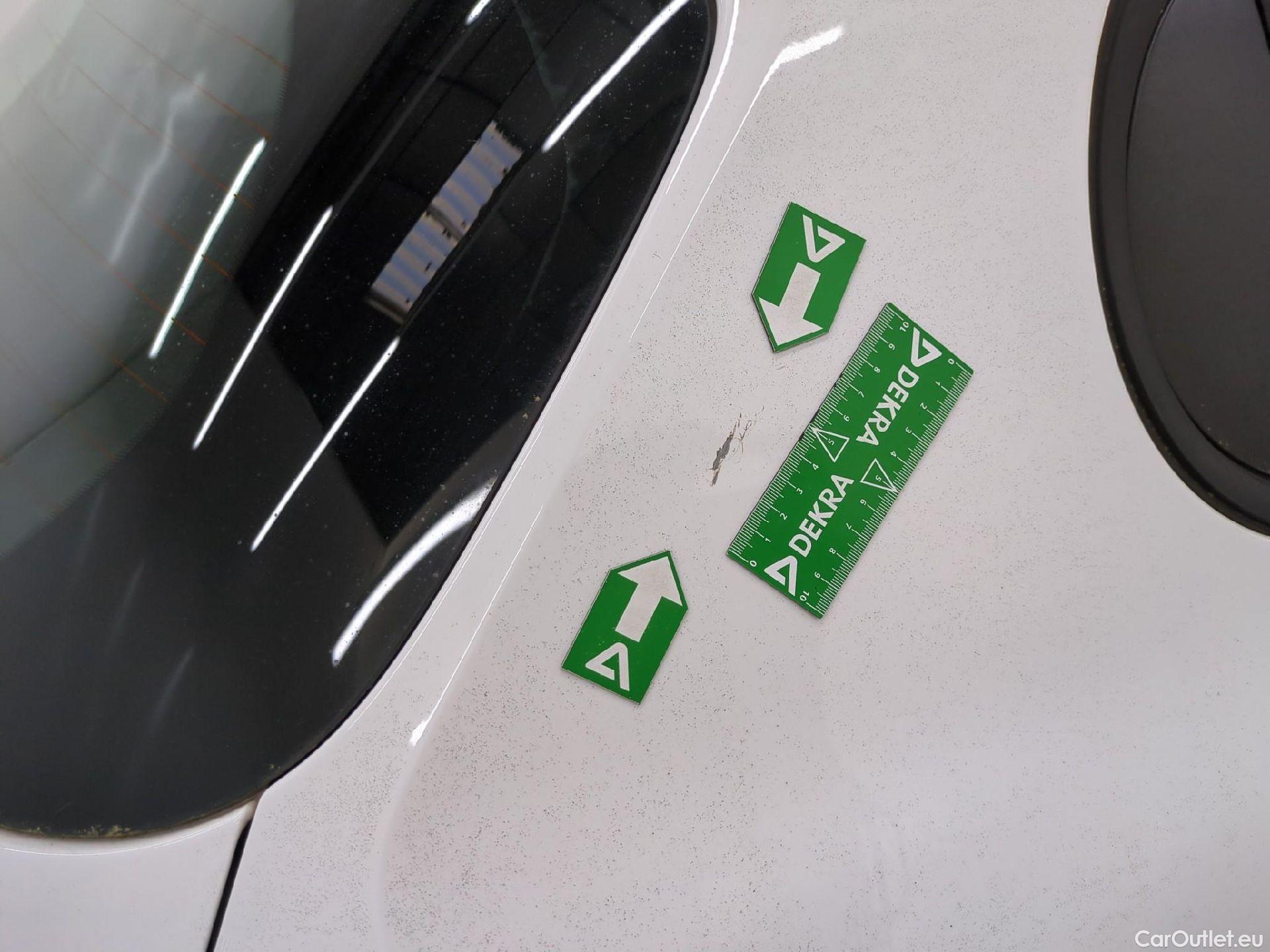  Peugeot  208  Affaire Premium 1.6 HDi 75CV BVM5 E6 #113