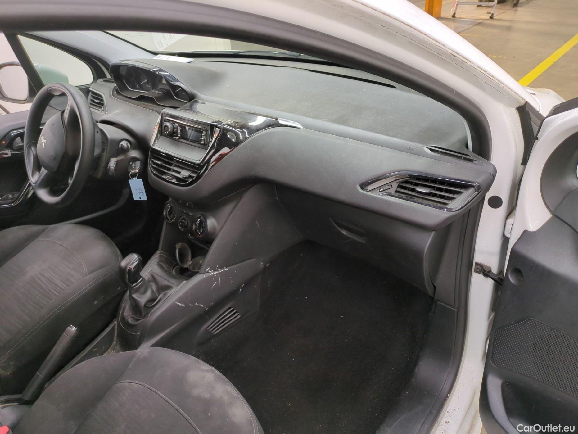  Peugeot  208  Affaire Premium 1.6 HDi 75CV BVM5 E6 #124