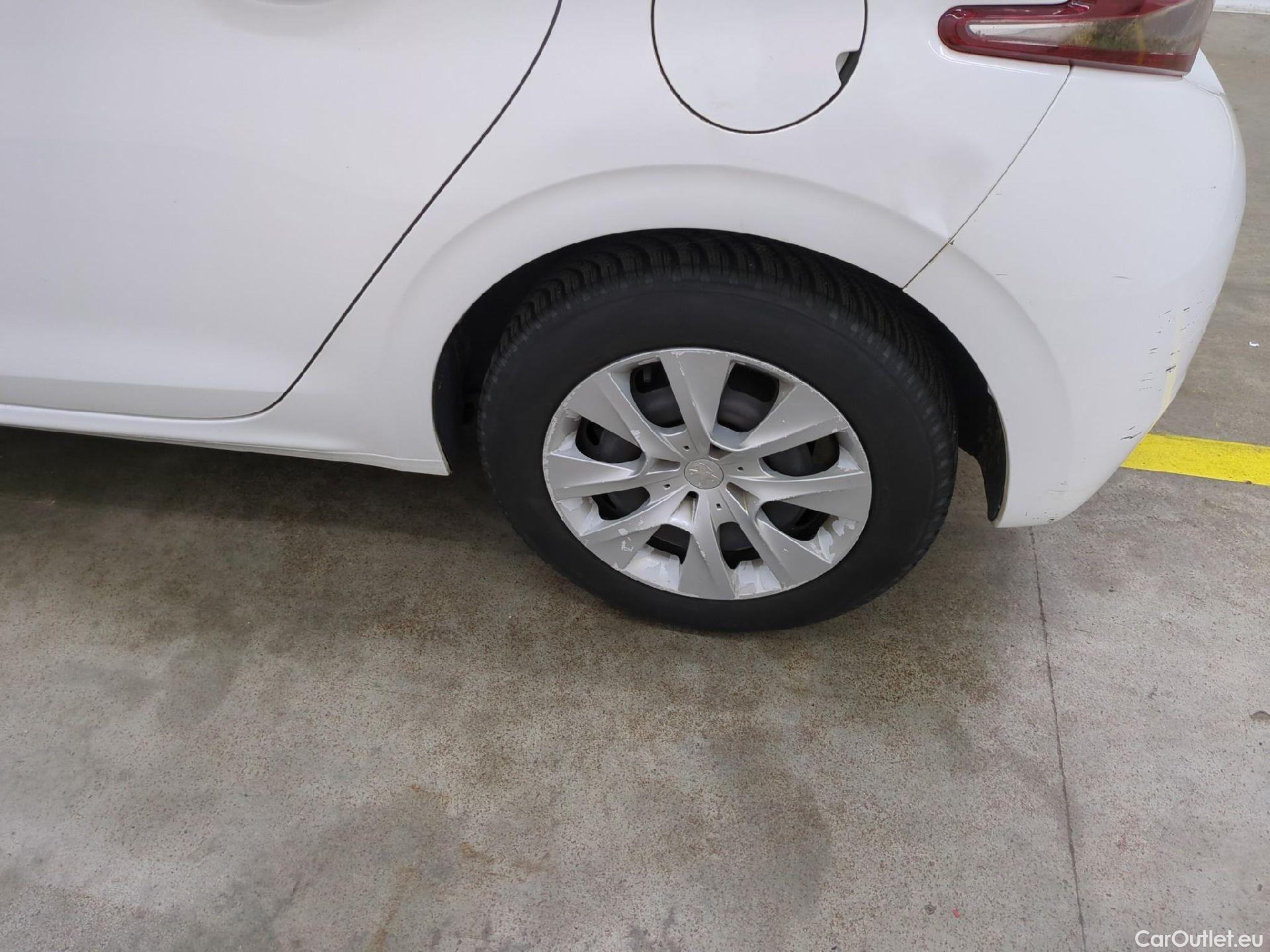  Peugeot  208  Affaire Premium 1.6 HDi 75CV BVM5 E6 #69