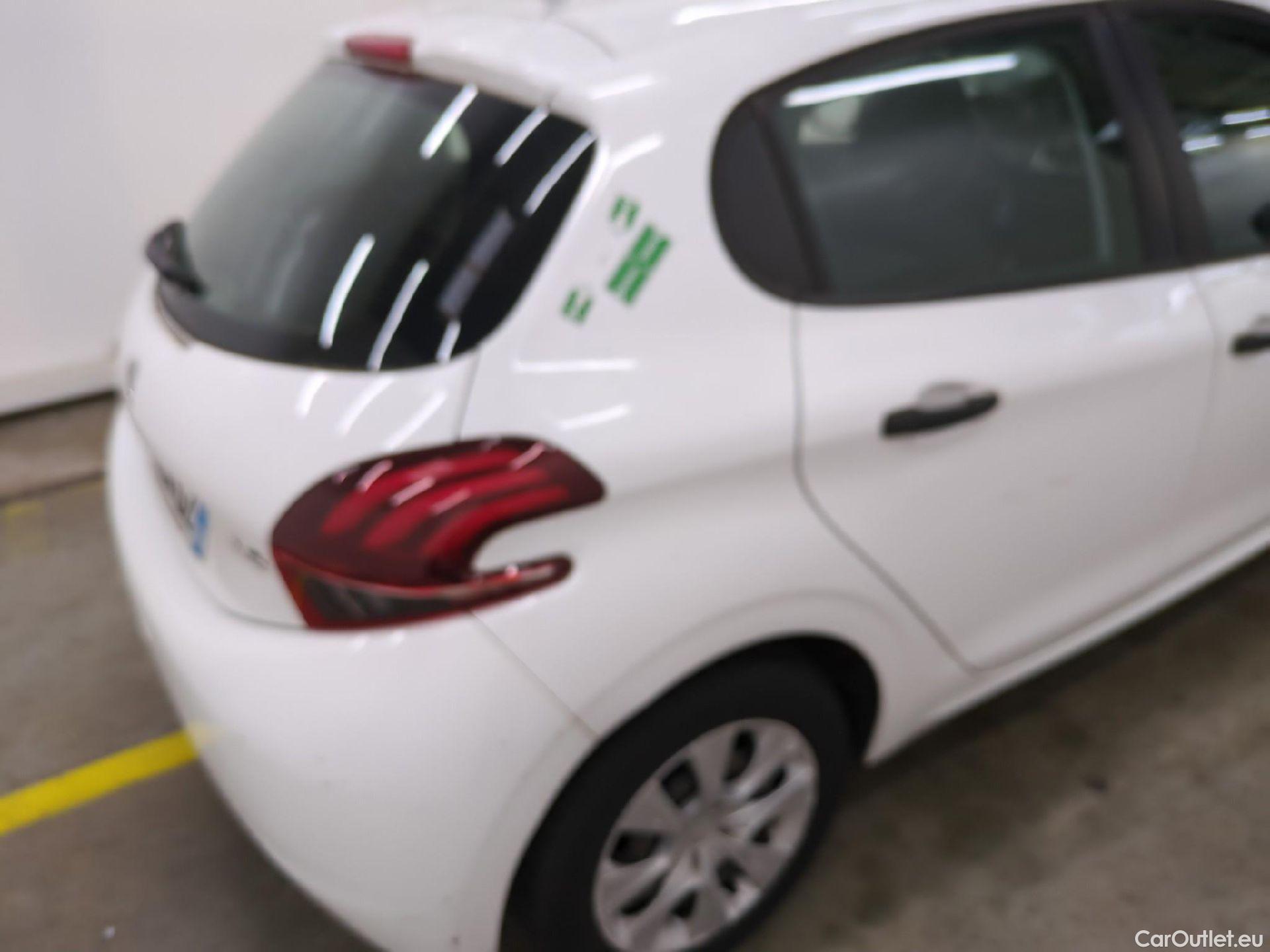 Peugeot  208  Affaire Premium 1.6 HDi 75CV BVM5 E6 #114